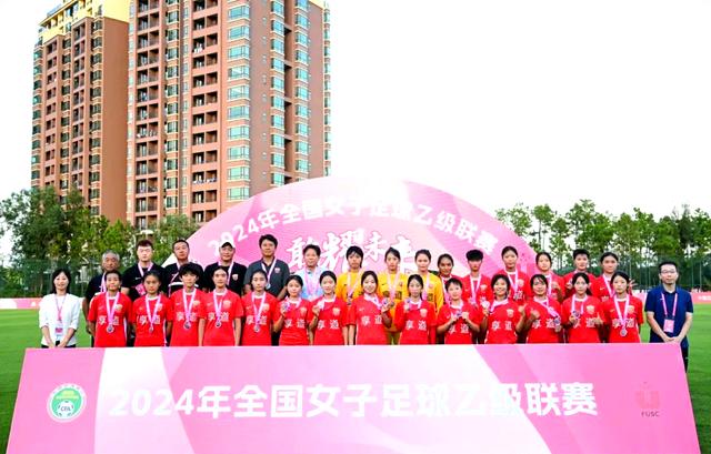 包含体育赛事开启狂欢，球员全力以赴迎接挑战的词条